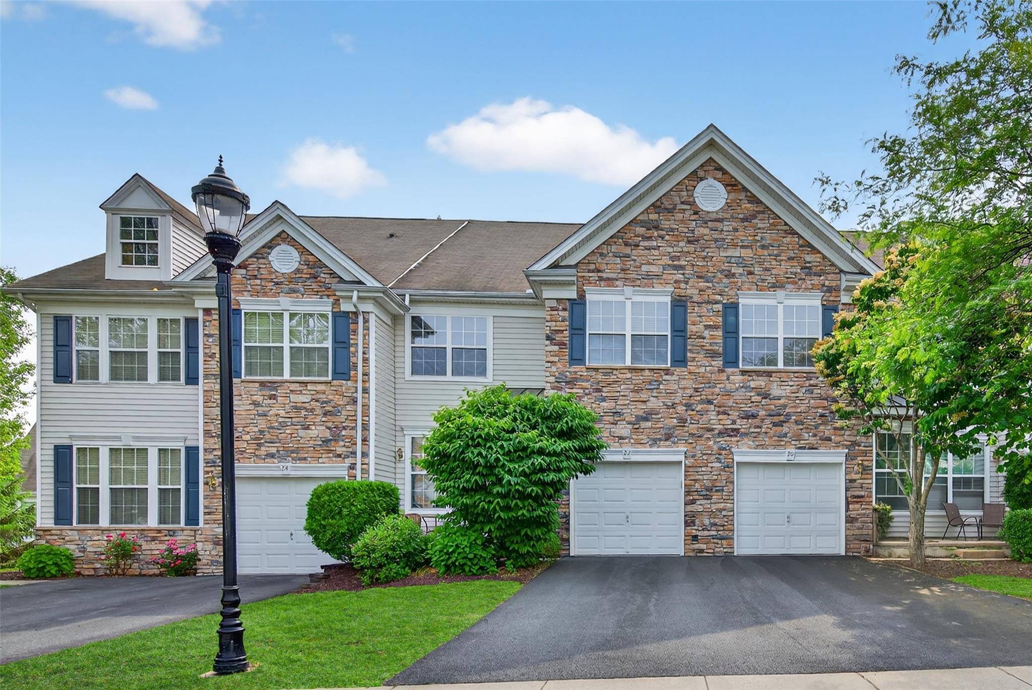 Welcome to 22 Ford Court, Monroe A Turn Key Gem in Meadow Glen !