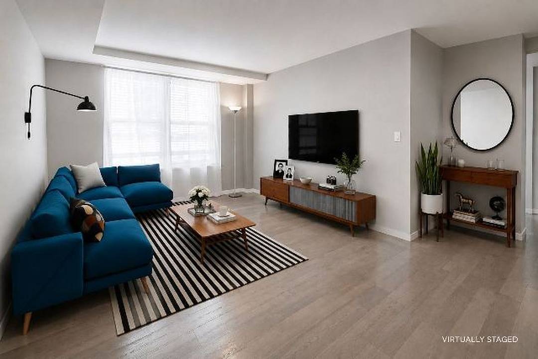 DESIRABLE GATED COOP COMMUNITY TWO SPLIT BEDROOMS LAYOUT RARE WASHER DRYER ROOM JUST 30 35 MINS TO MIDTOWN BY SUBWAYRare opportunity to purchase a corner S, E amp ; W ...