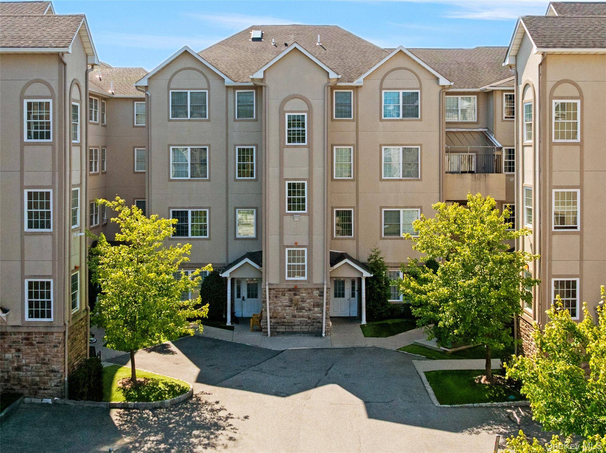 Welcome to 1113 Parkview Drive, a standout, fully upgraded condo with a full finished walkout basement, located in one of Spring Valley s most sought after communities.