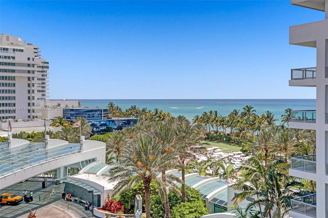 Spacious and beautiful 2BD 3BA with extra high ceilings and huge balcony for entertaining.