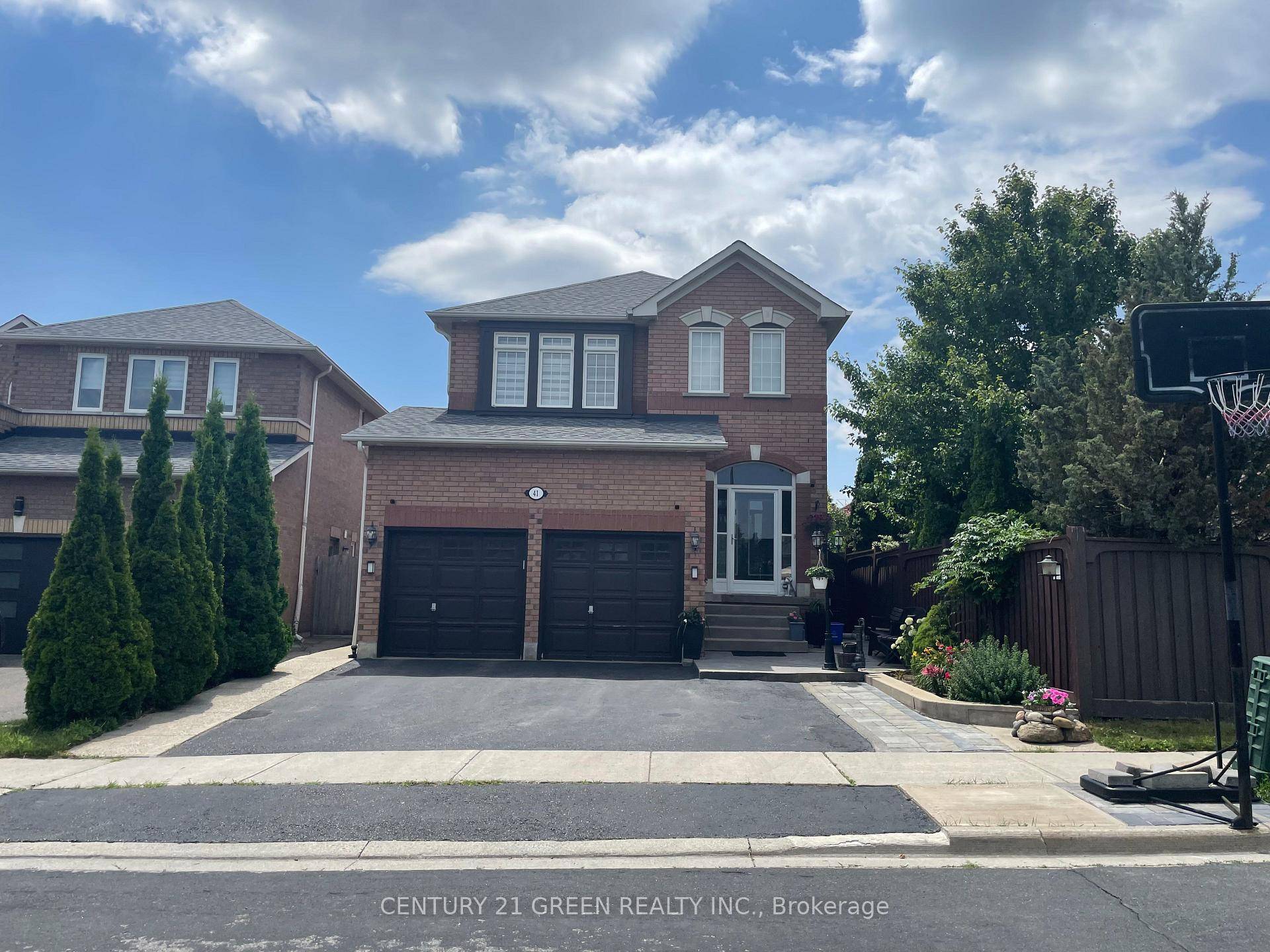 ocation, Location, Location Detached duplex full brick, fully upgraded hardwood floor, interlock patio, pot lights Stainless steel appliances, zebra blinds, 9ft celling with legal basement apartment rented for 2500.