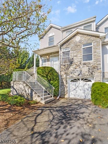 The Grand Sycamore Spacious End Unit with Prime Location !