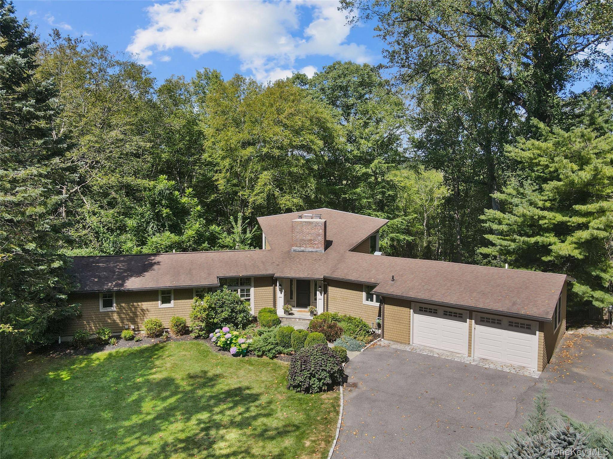 Welcome to this inviting 3 bedroom, 3 bathroom renovated ranch style home in the heart of Yale Farms, one of Armonk s most sought after neighborhoods.