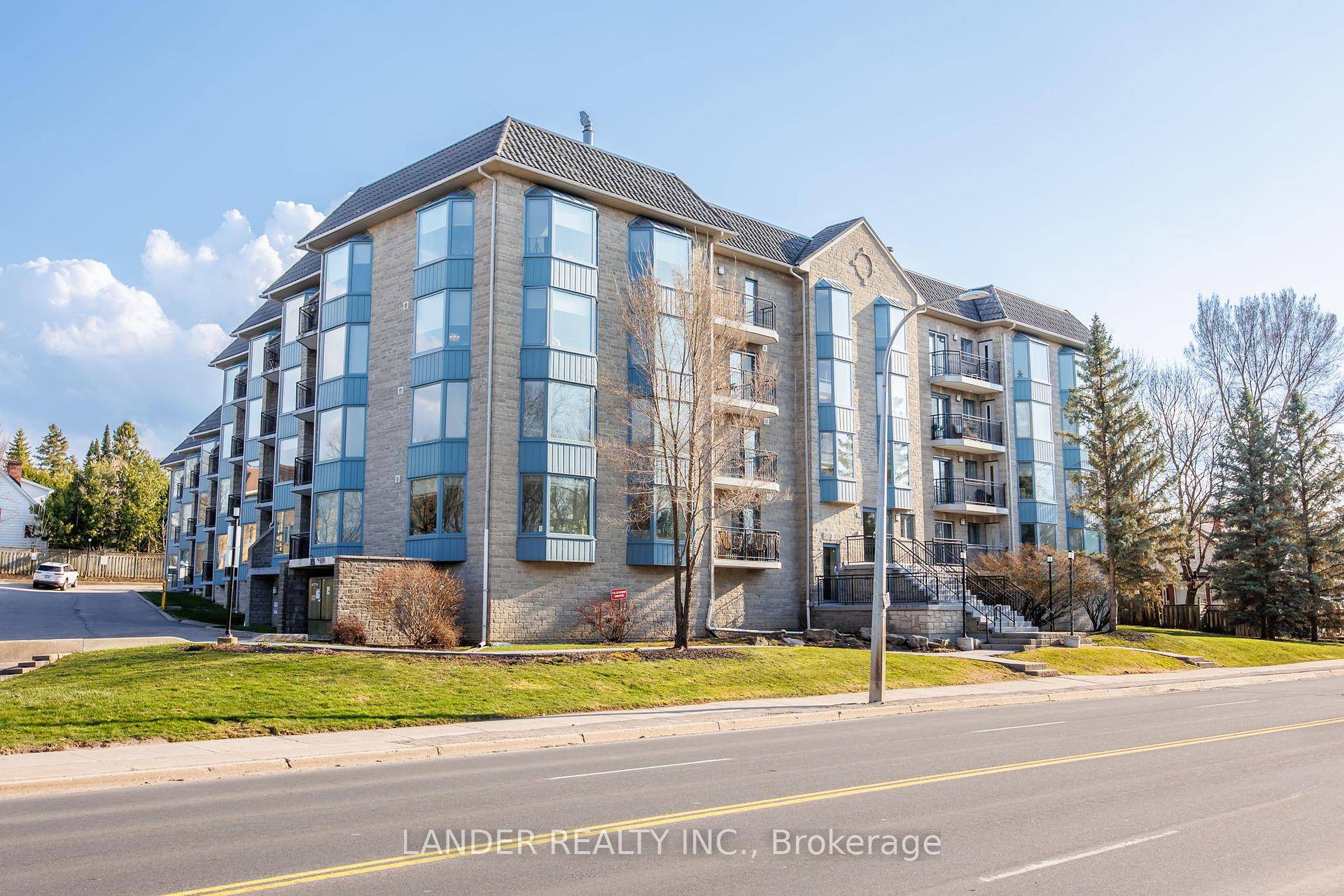 Welcome to your sun filled sanctuary in the heart of Aurora !