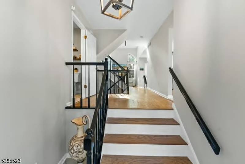 TASTEFULLY UPDATED, MOVE IN READY, TURN KEY TOWNHOME IN DESIRABLE SKYLINE VILLAGE !