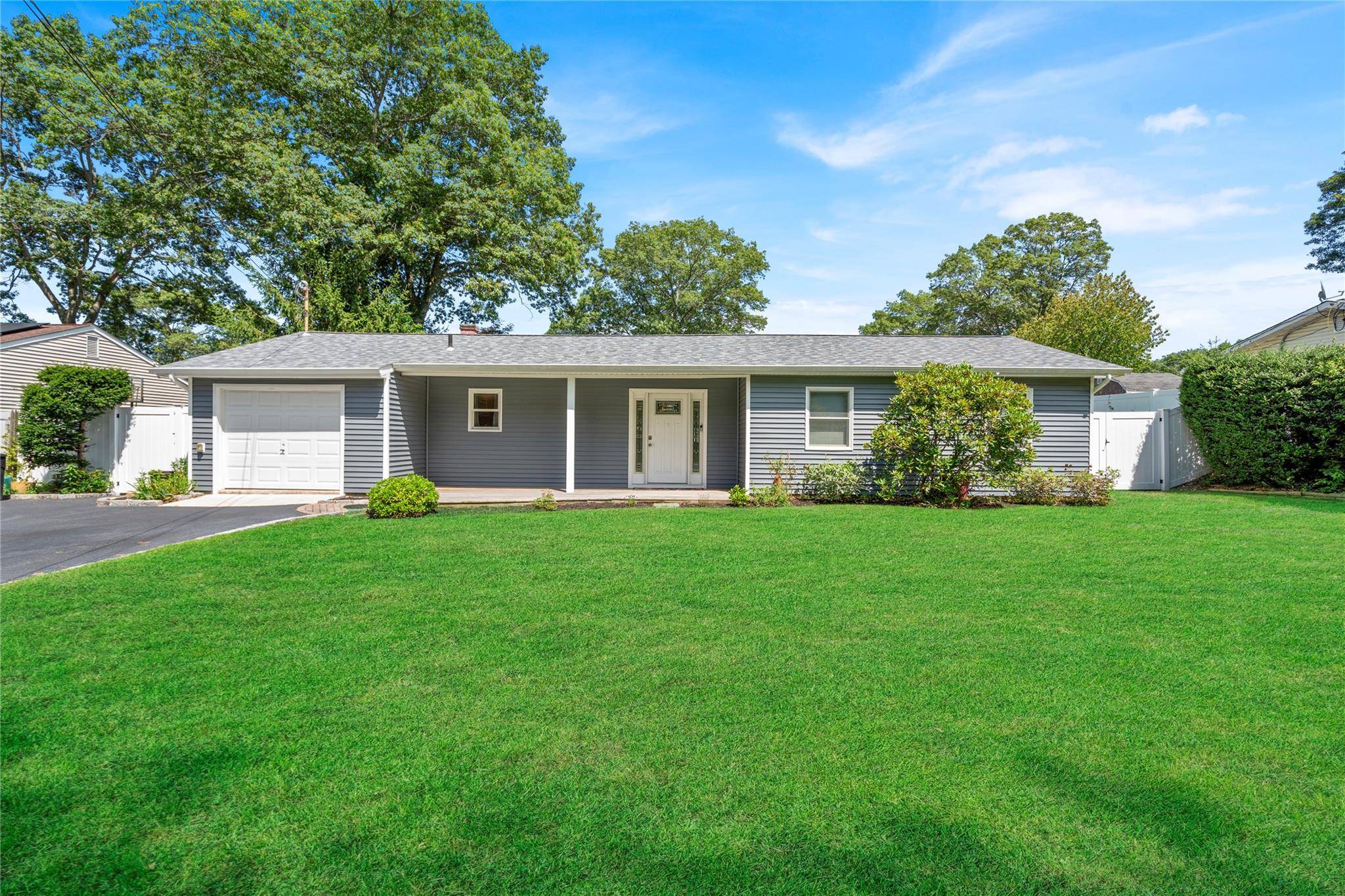 Charming 3 Bedroom Ranch in the Heart of Rocky Point Welcome to your new home !