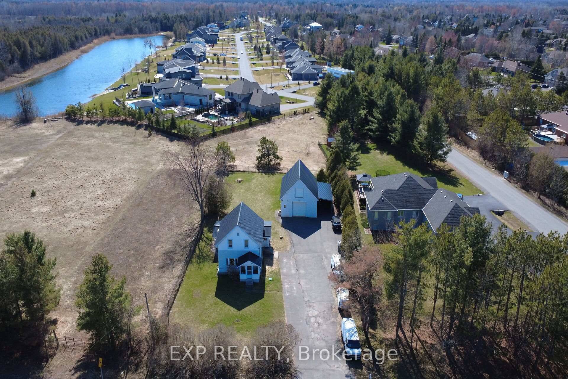This two storey renovated country home situated on a spacious private half acre lot features three generously sized bedrooms and two full bathrooms, offering ample space for home based work ...