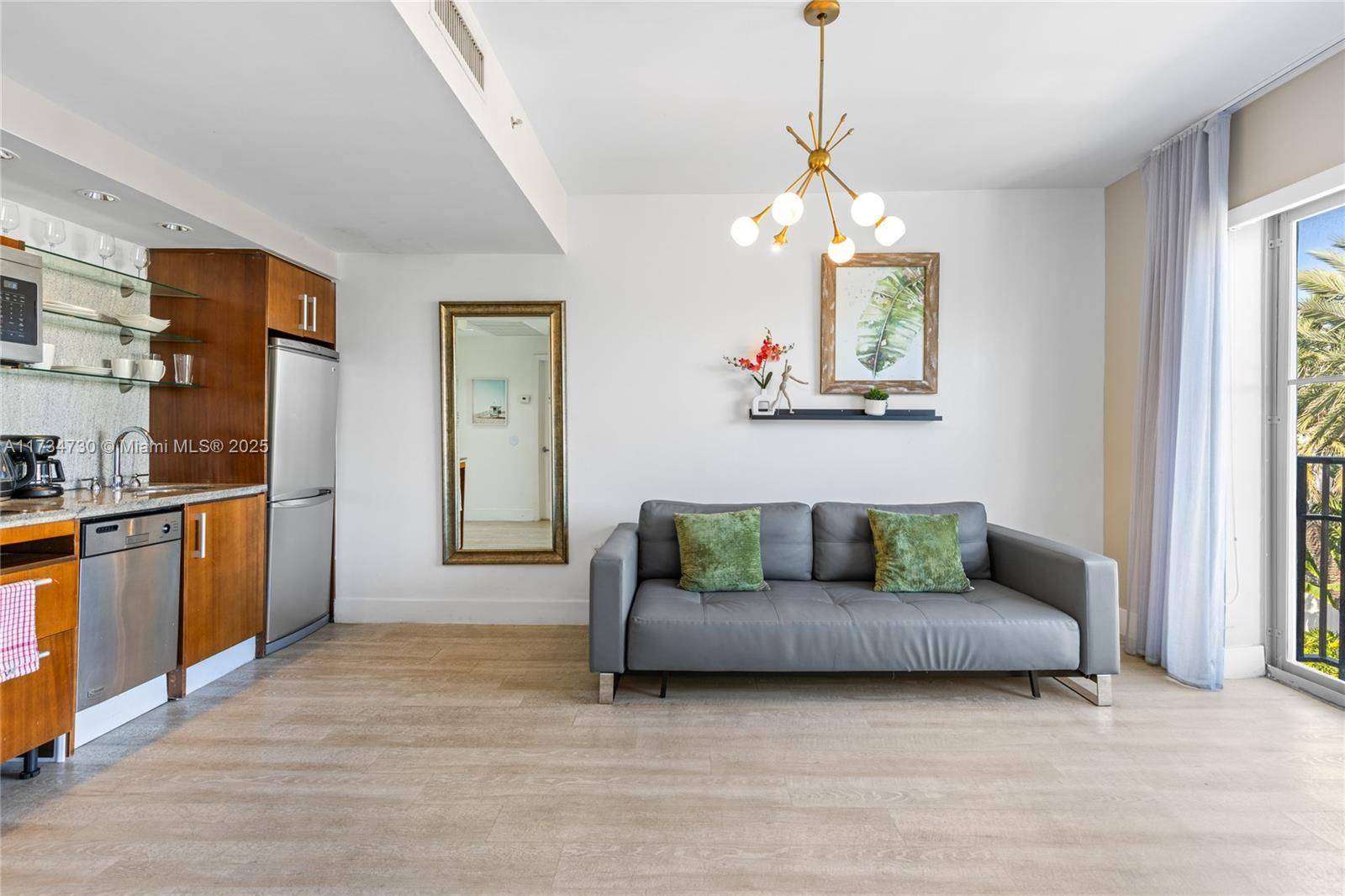 Discover the perfect income generating property in the heart of Miami Beach !