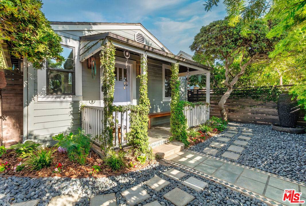 1014   Oakwood Ave 3BR Marina Del Rey La
