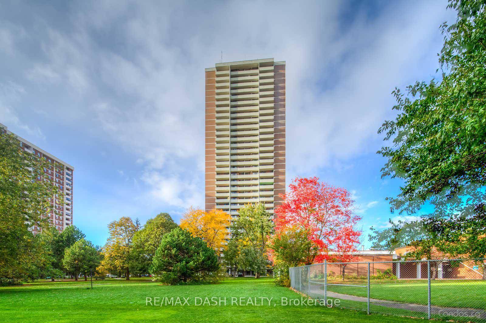 Great Location ! Short Walk To Yonge Street, Restaurants, Shopping At Centrepoint Mall, One Quick Bus To Subway.
