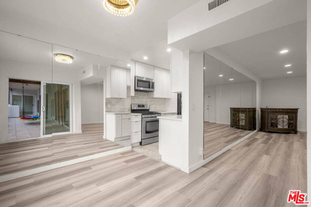 423 S Rexford Dr 2BR Beverly Hills La