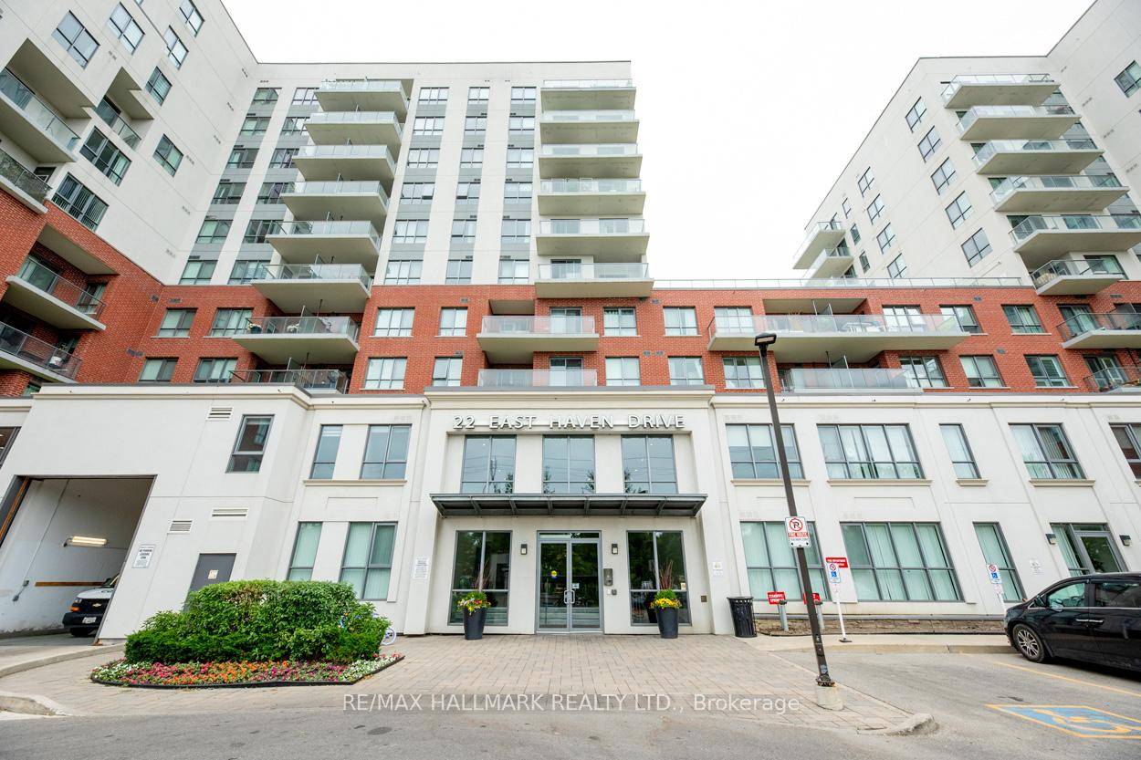 Experience unparalleled luxury in this stunning one bedroom suite, boasting breathtaking views of the lake amp ; majestic Bluffs.