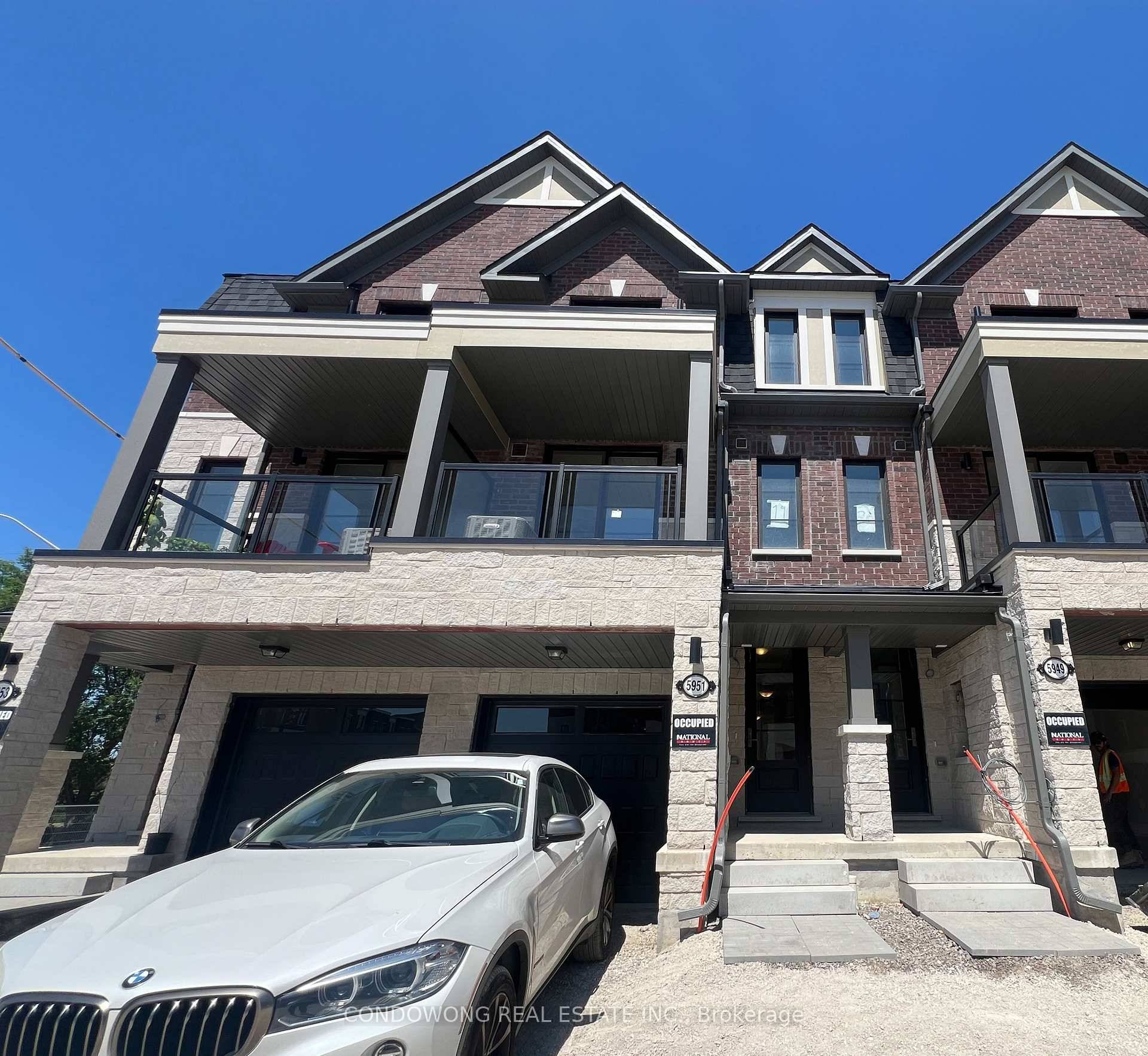 Brand new 4 bedroom townhouse in the heart of Mississauga, ON !
