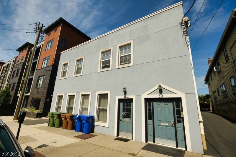 7200 sq ft mixed use building for sale.