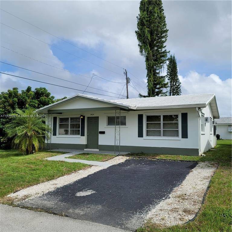 Welcome to this lovely 2 bedroom, 2 bath home located in one of Tamarac s best neighborhoods.
