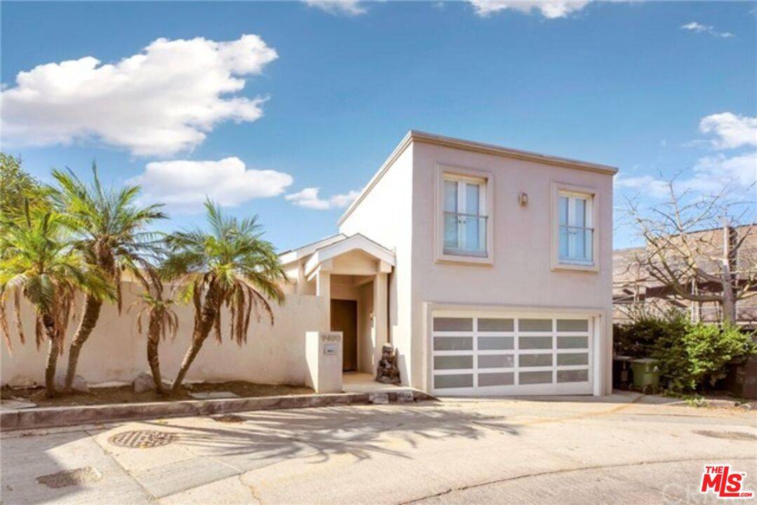 9400   Lloydcrest Dr Beverly Hills LA
