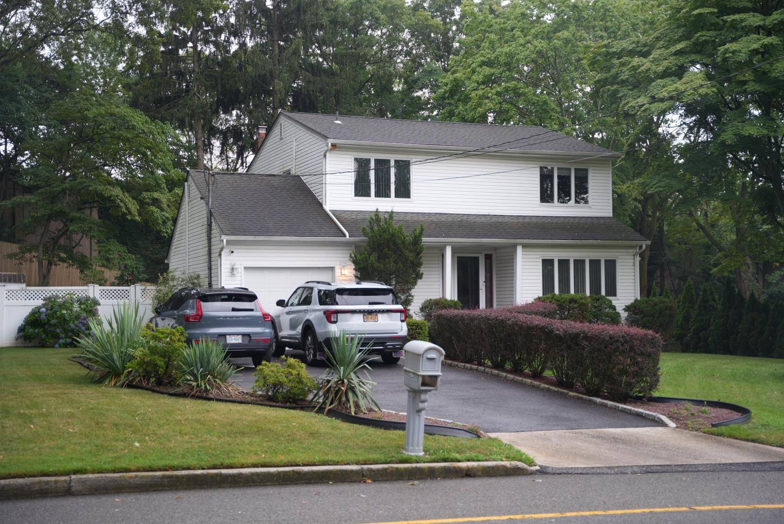 Charming Colonial in Lake Hills section of Ronkonkoma 4 BR, 1.