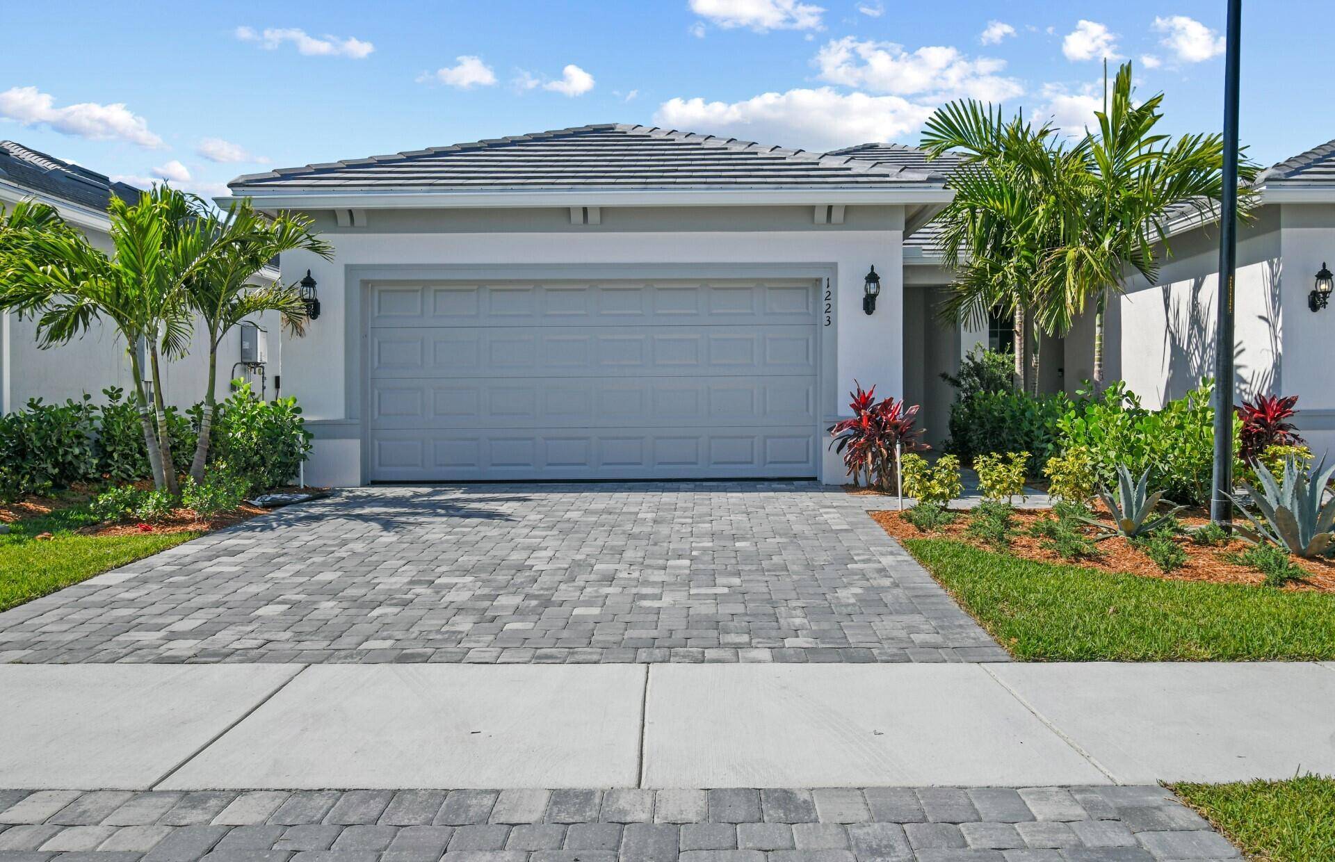 NEWCONSTRUCTION Welcome to DiVosta's Newest Signature community in Vero Beach.