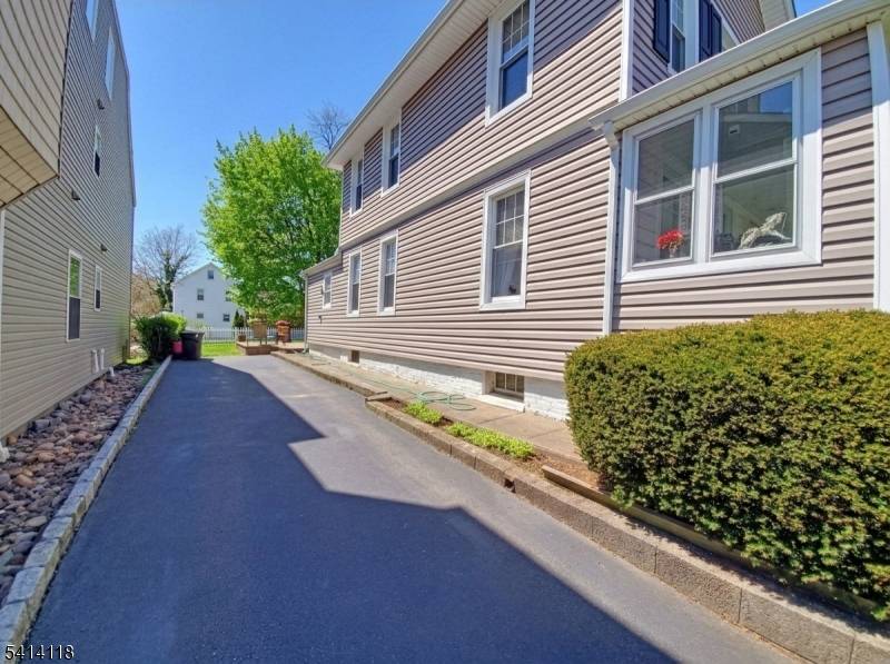 Wow ! oversized back yard 40x178 close to Rt.