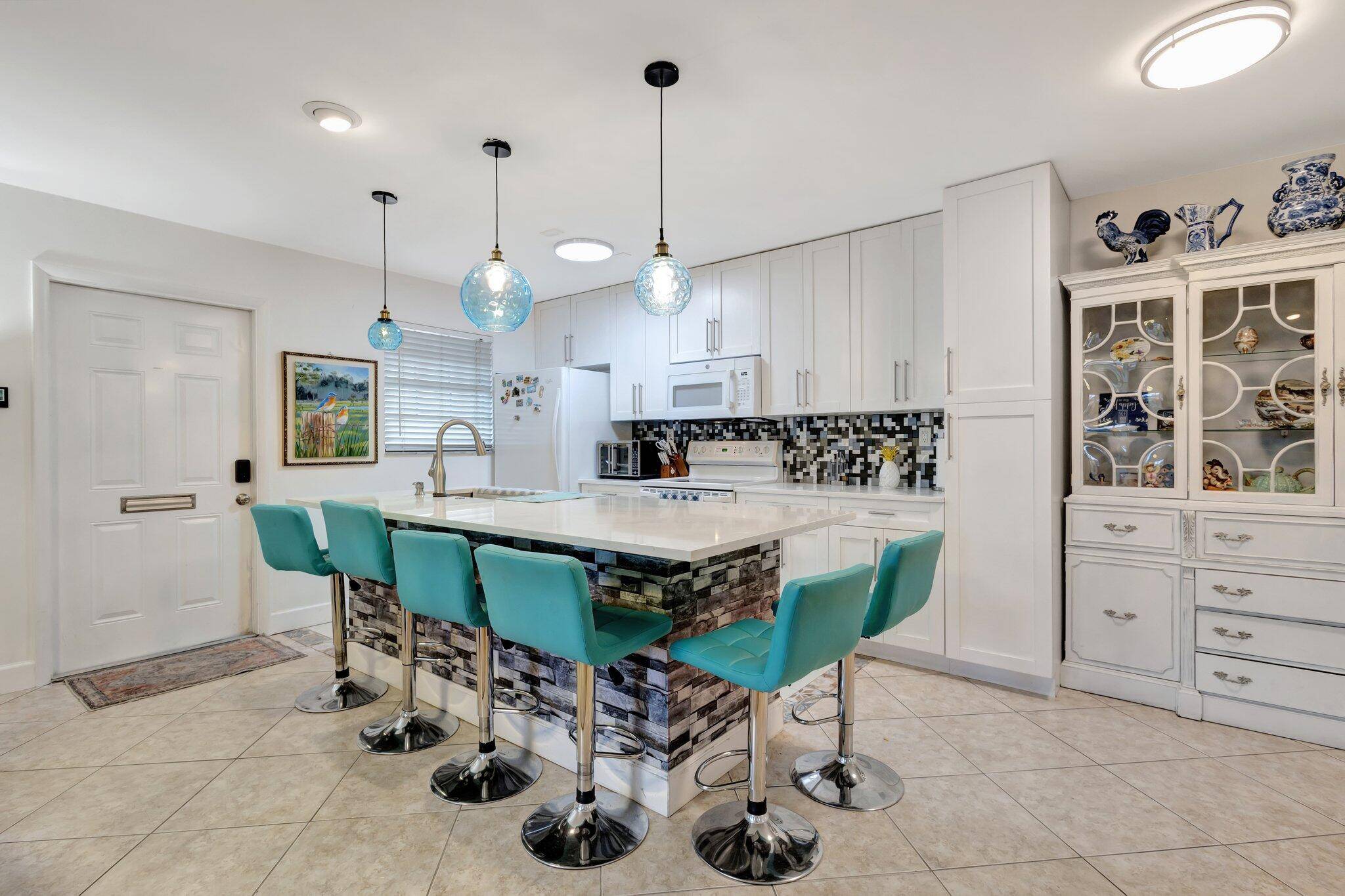 Updated Villa with 2 bed 2 bath and Florida room in 55 community !