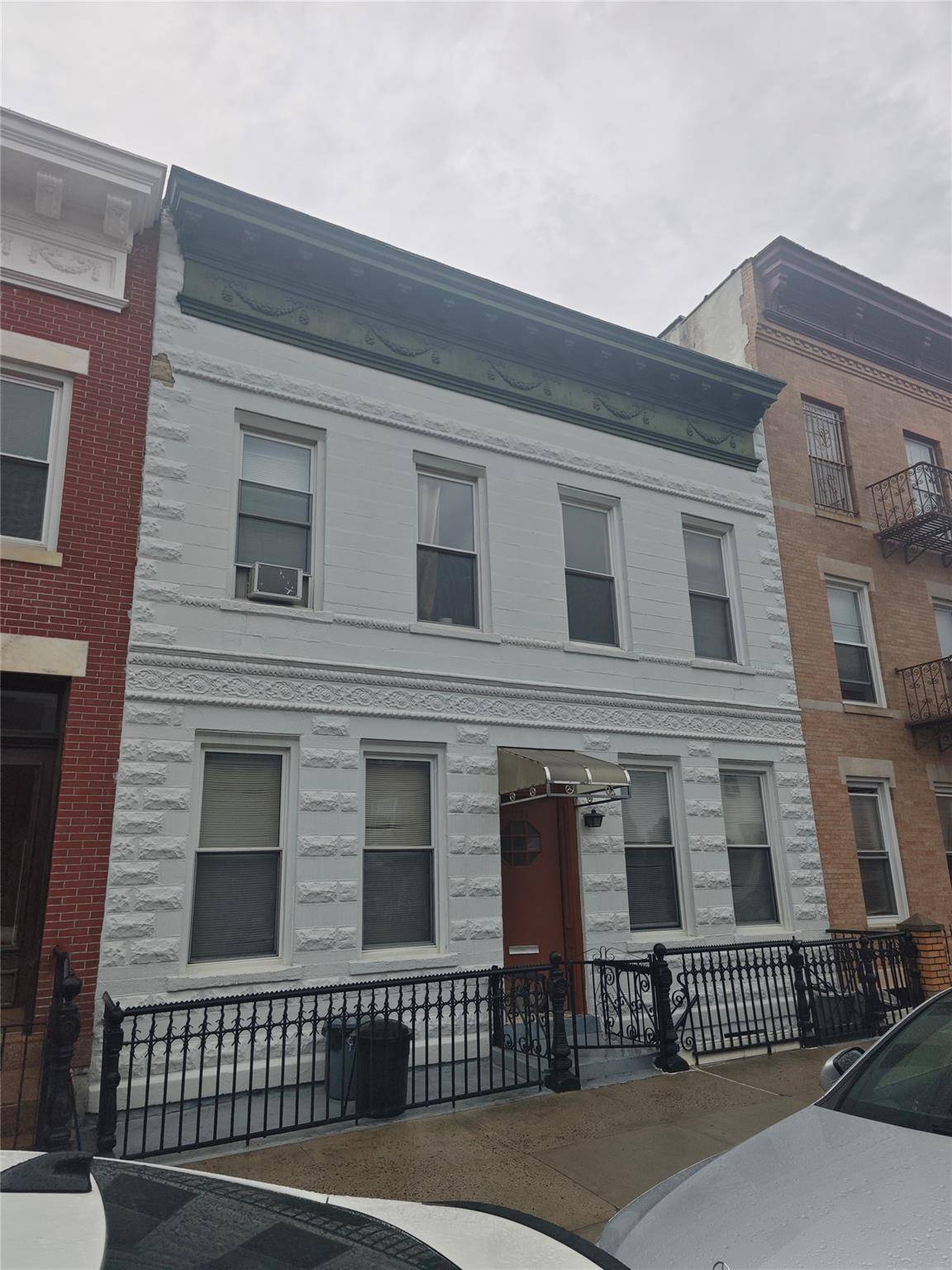 legal 4 family house in the prime location.
