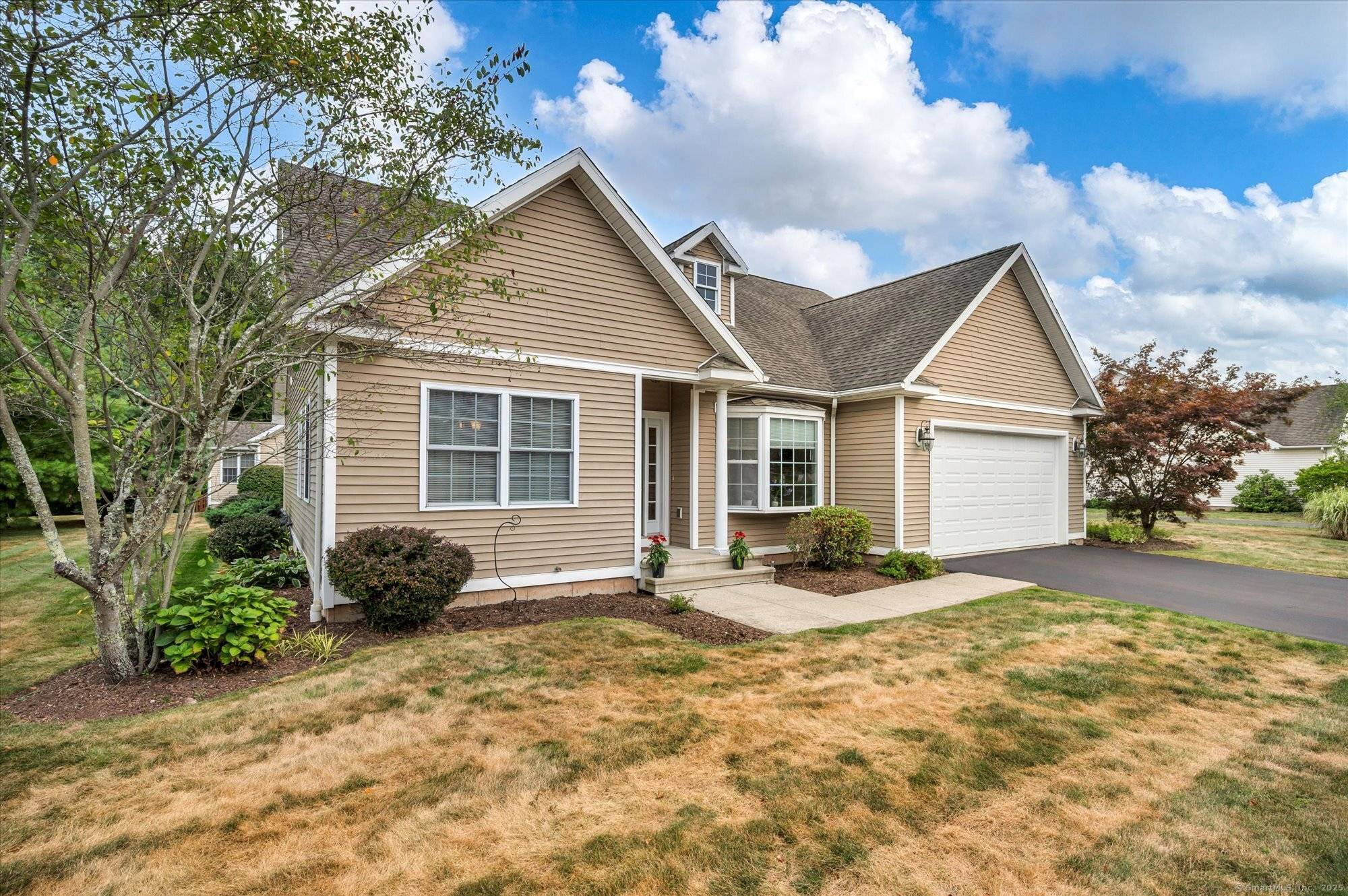 Spacious 55 Ranch Style Condo in Bridgefield Commons !