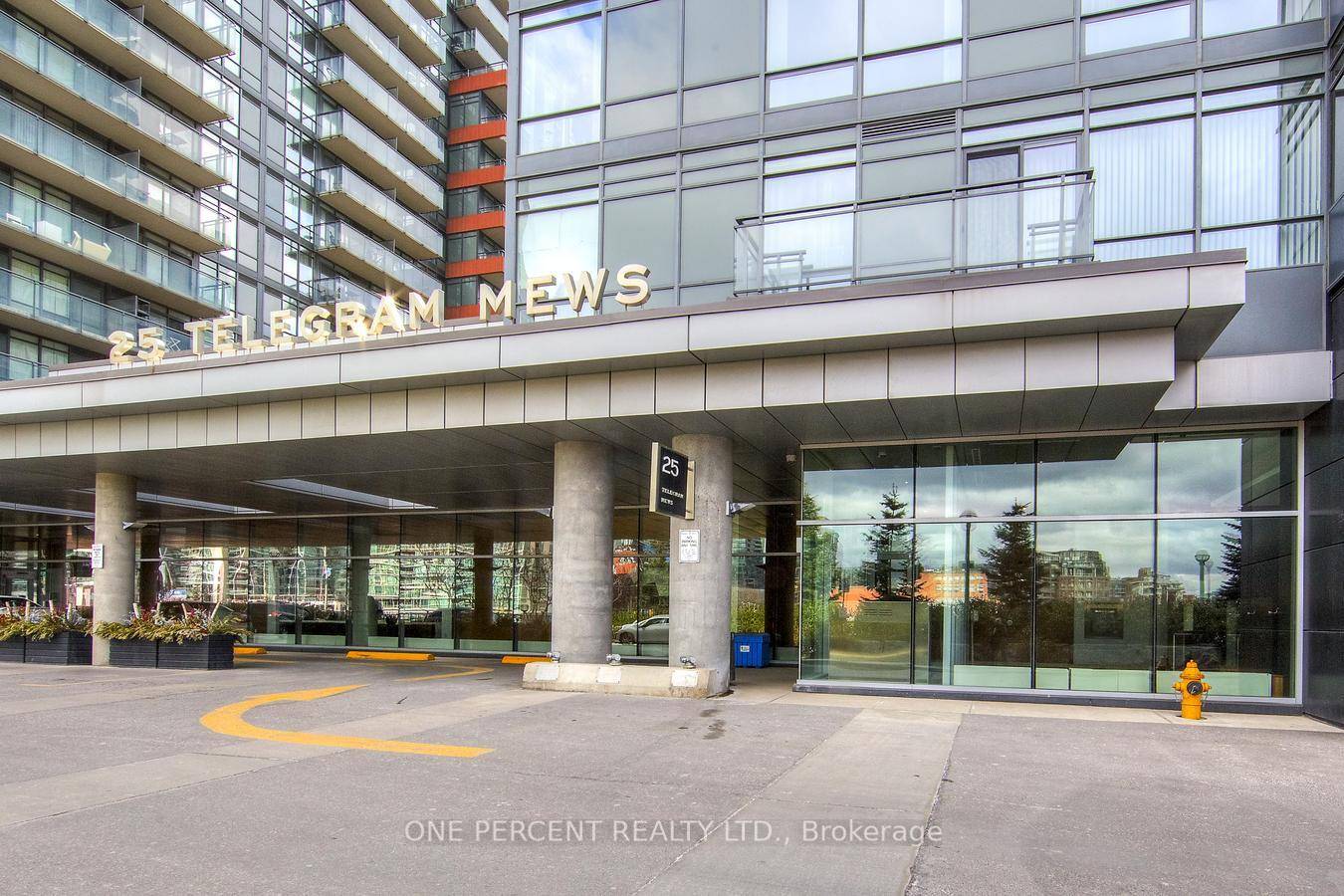 Rarely Offered Corner Suite 2 Bed Full Size Den 2 Bath 1, 170 Sqft Balcony 2 Parking 1 Locker Unobstructed Lake Views.