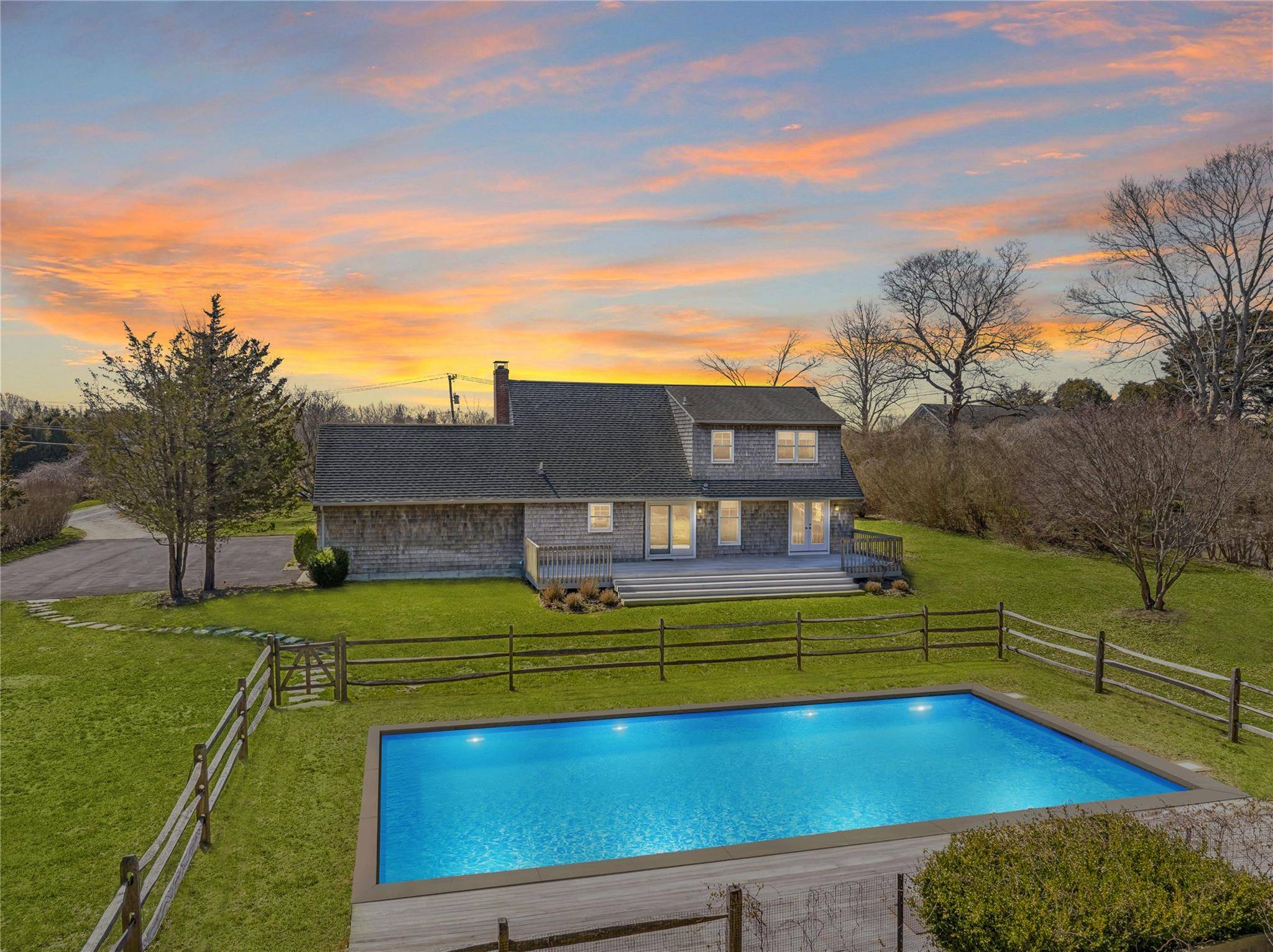 Discover the cozy charm of this cottage style home nestled in the heart of Water Mill, located on nearly an acre of beautiful grounds just a short distance from Southampton ...