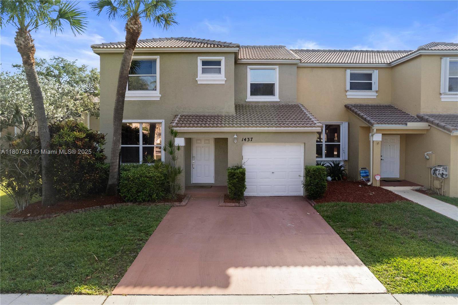 Beautifully Upgraded 3 Bedroom, 2.