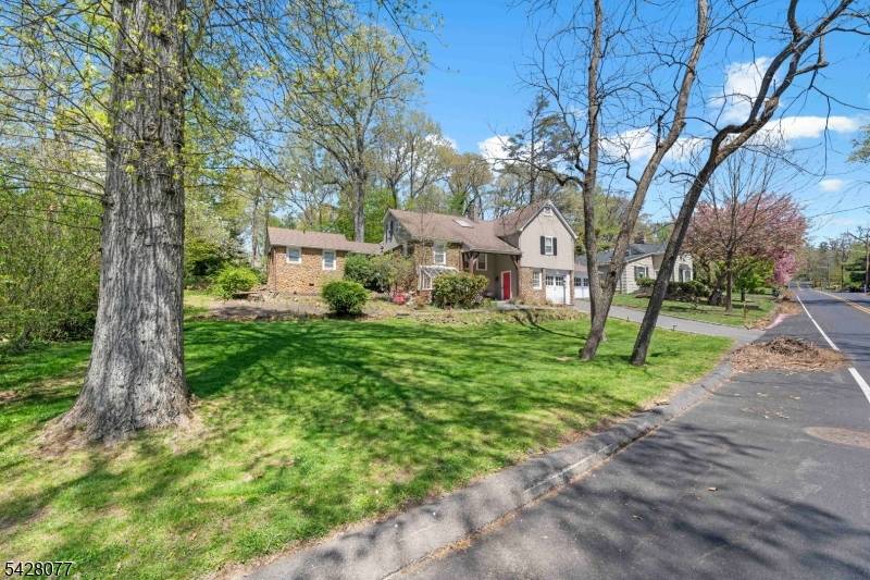 Skytop Dr Scotch Plains Twp. New Jersey Single-Family