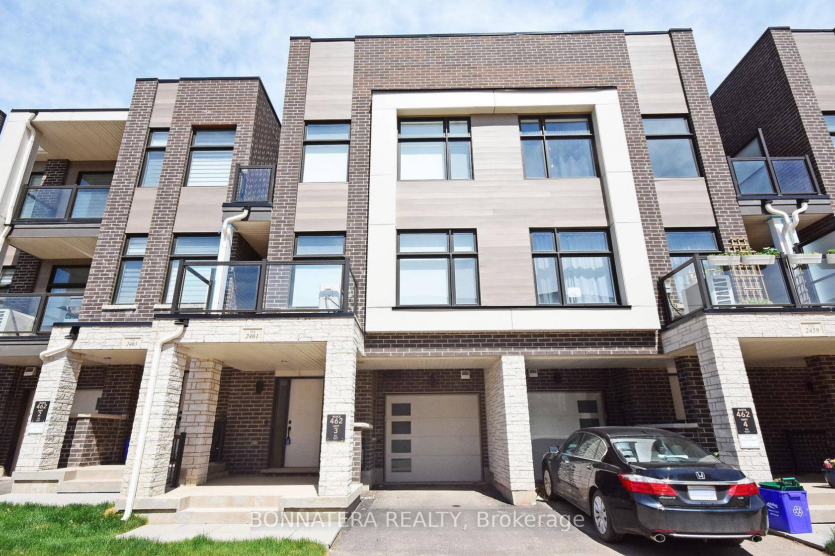 Beautiful 3 Storey Townhome In Sought After Glen Abbey Neighborhood !