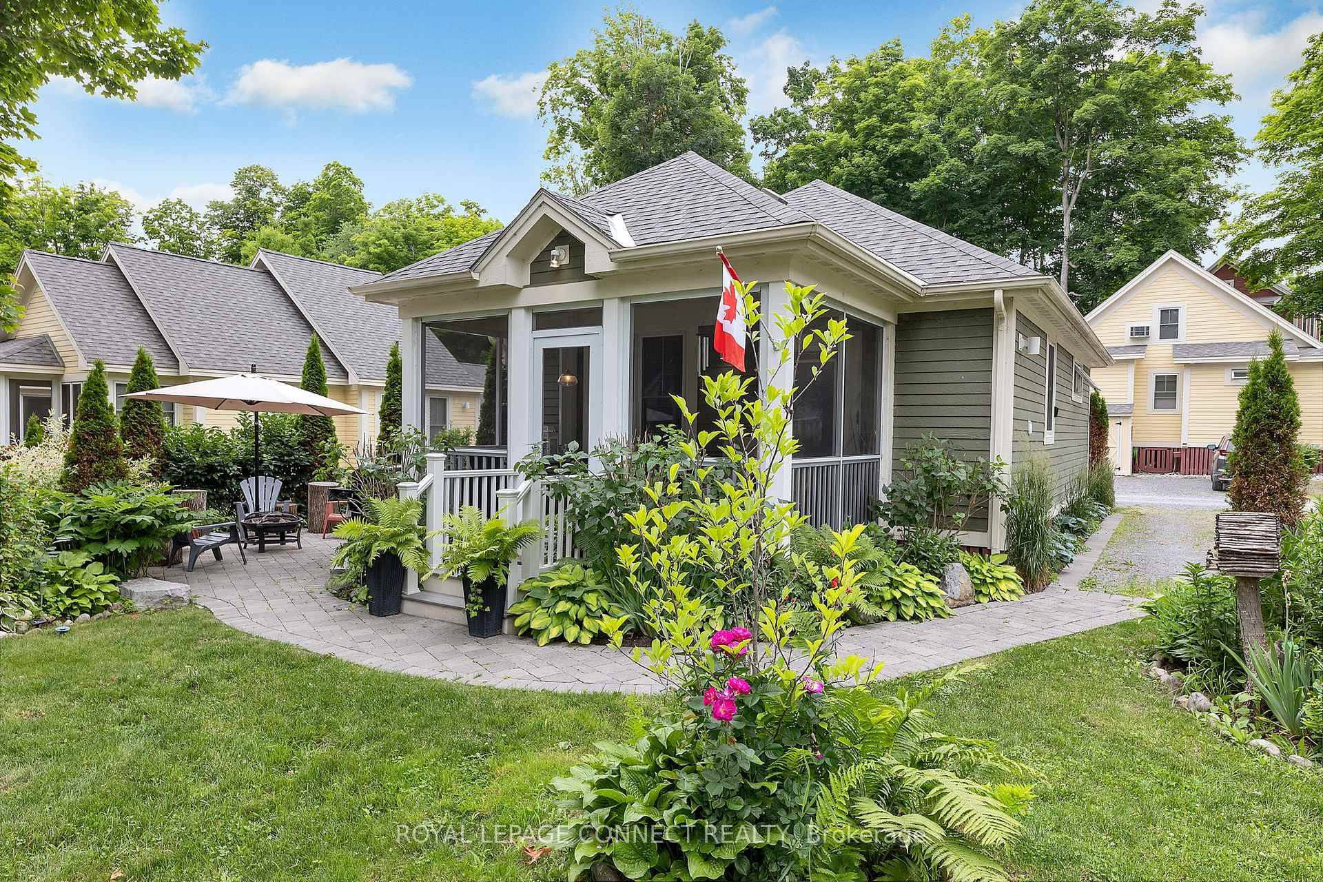 Welcome to 7 Hollow Lane, a well appointed Heritage model cottage in the Hollows area of East Lake Shores a gated, seasonal community on East Lake in Prince Edward County.