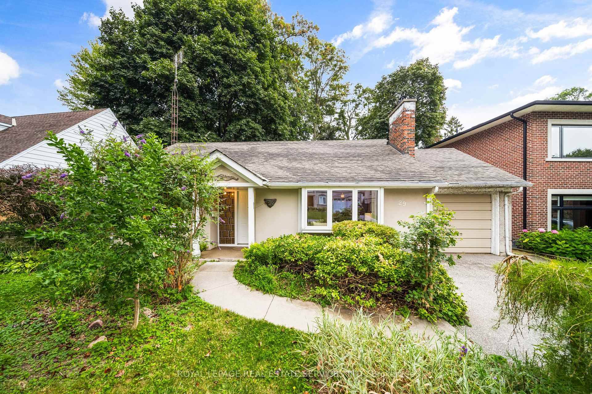 Located in the heart of Chestnut Hills, 29 Robin Hood Road is a 2 bedroom, 2 bathroom bungalow sitting on a large, deep lot.