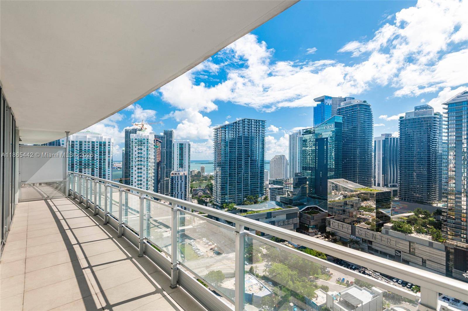 Modern Luxury with Stunning Brickell amp ; Miami River Views !