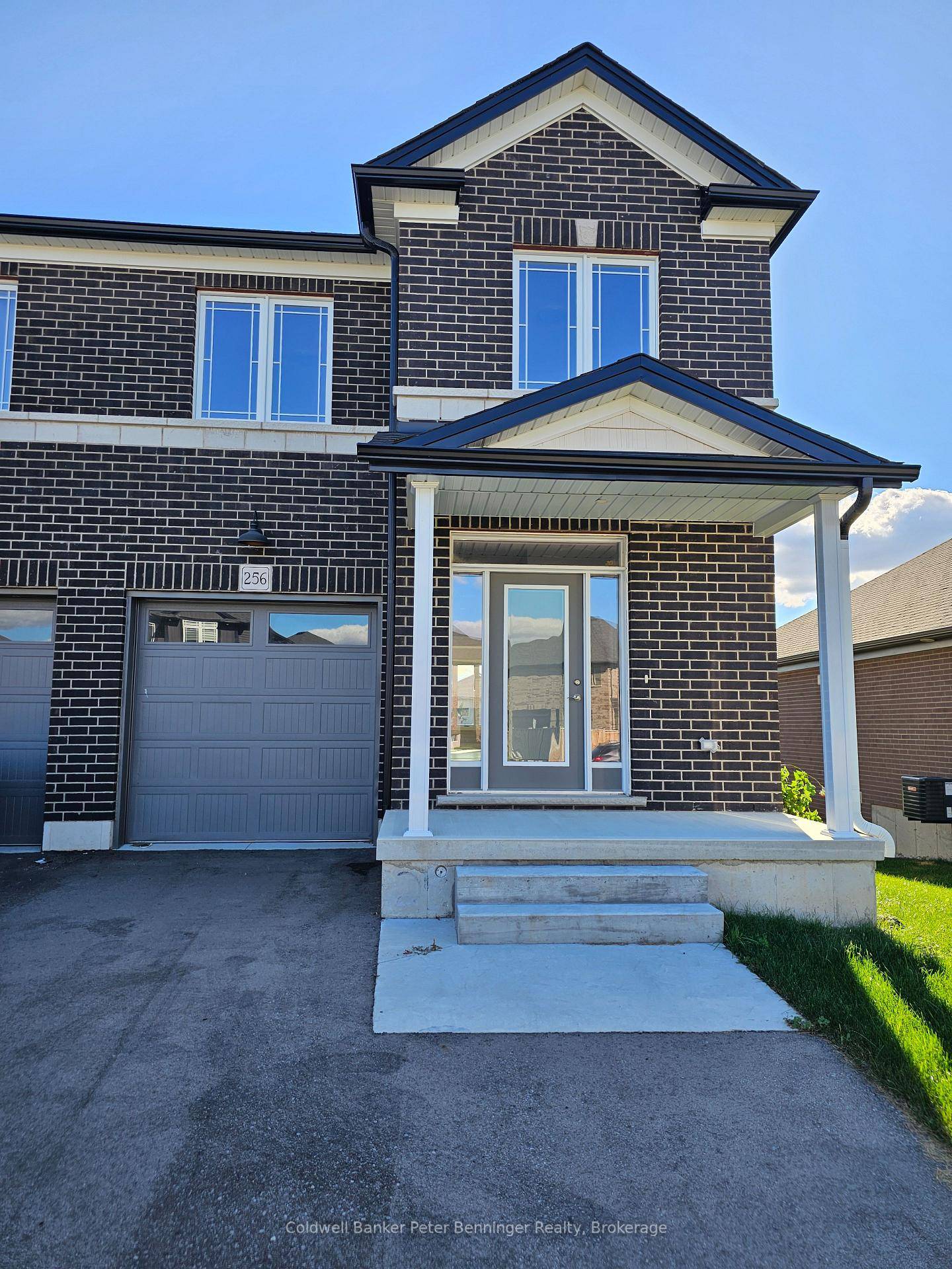 NEW END UNIT TOWNHOUSE Discover modern living in this beautifully designed 3 bedroom, 3 bathroom end unit townhome built with quality craftsmanship by Euro Custom Homes Inc.