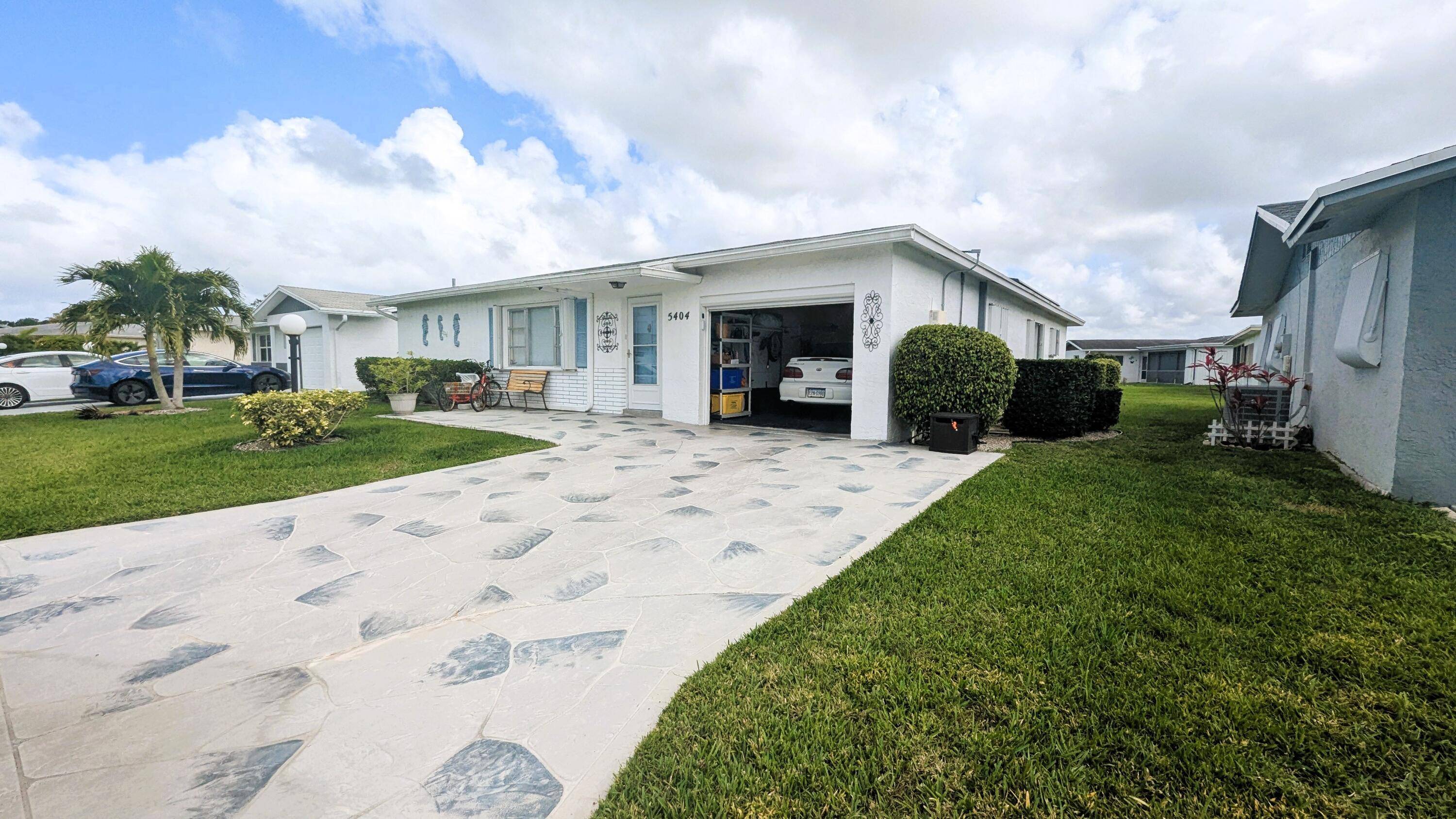 Beautiful 3BR 2BA 1CG home in Cypress Lakes, a hidden gem 55 gated community !