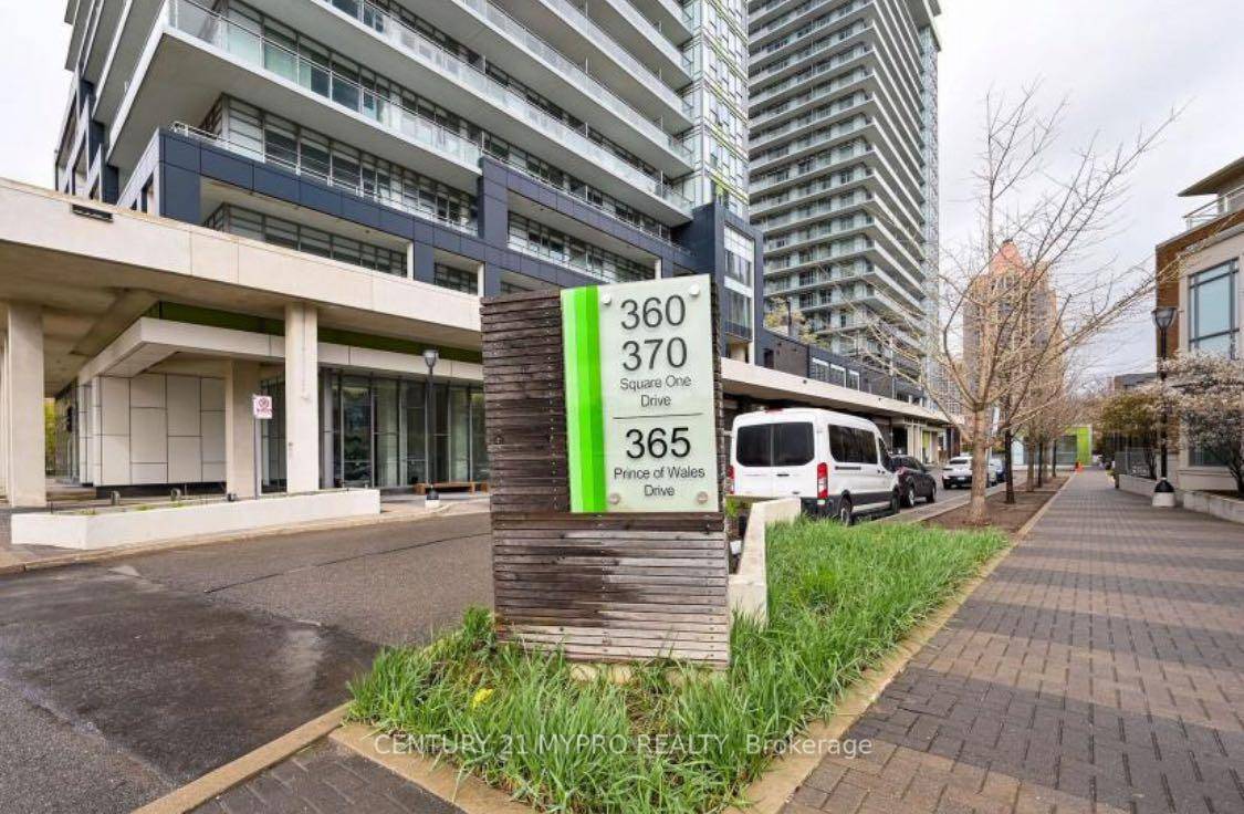 In The Heart Of Mississauga, Breathtaking Unobstructed View, Soaring 10' Ceiling.