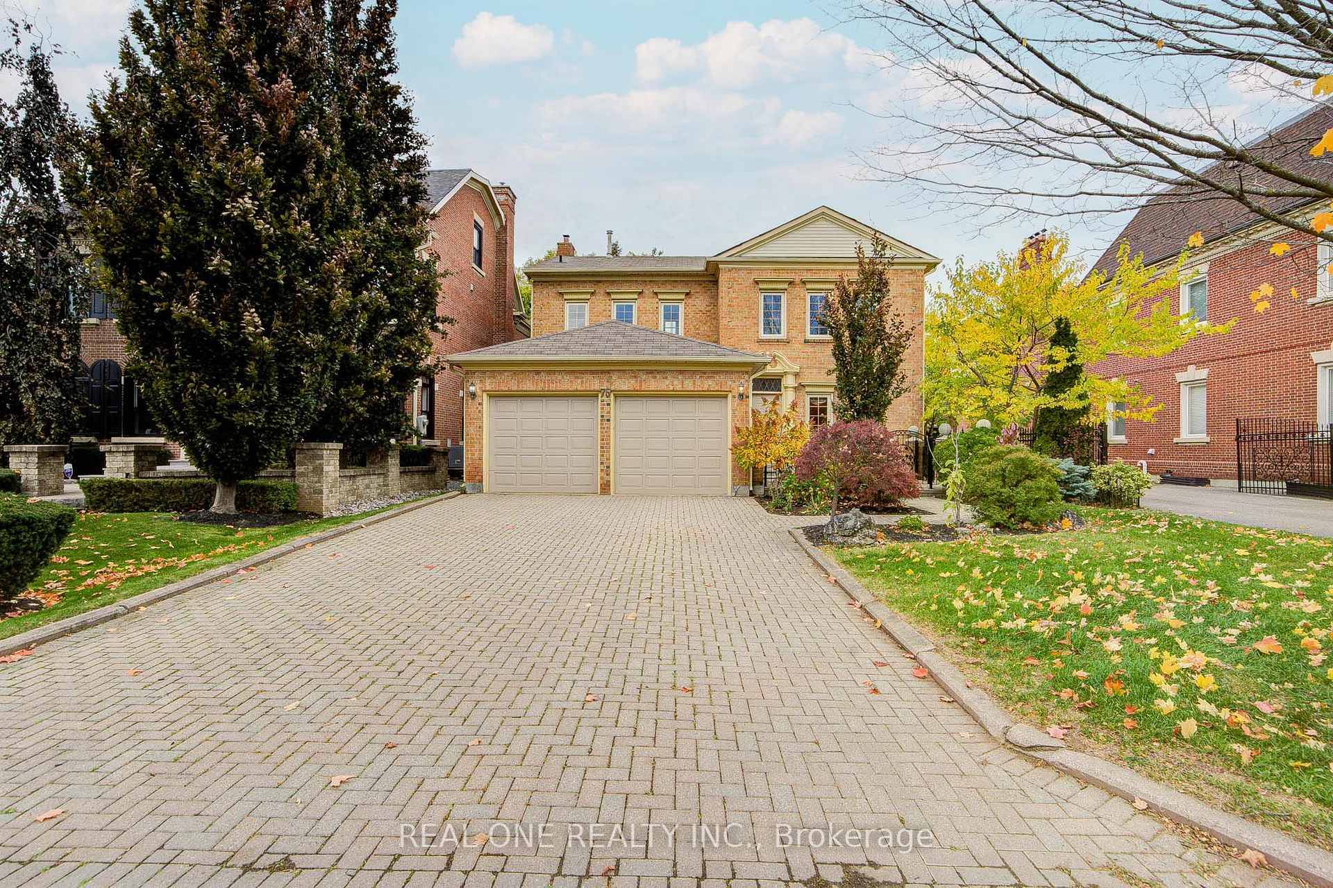 Welcome to 75 Willett Crescent A Rare Gem in Prestigious Heritage Estates at Mill Pond Commuinity.