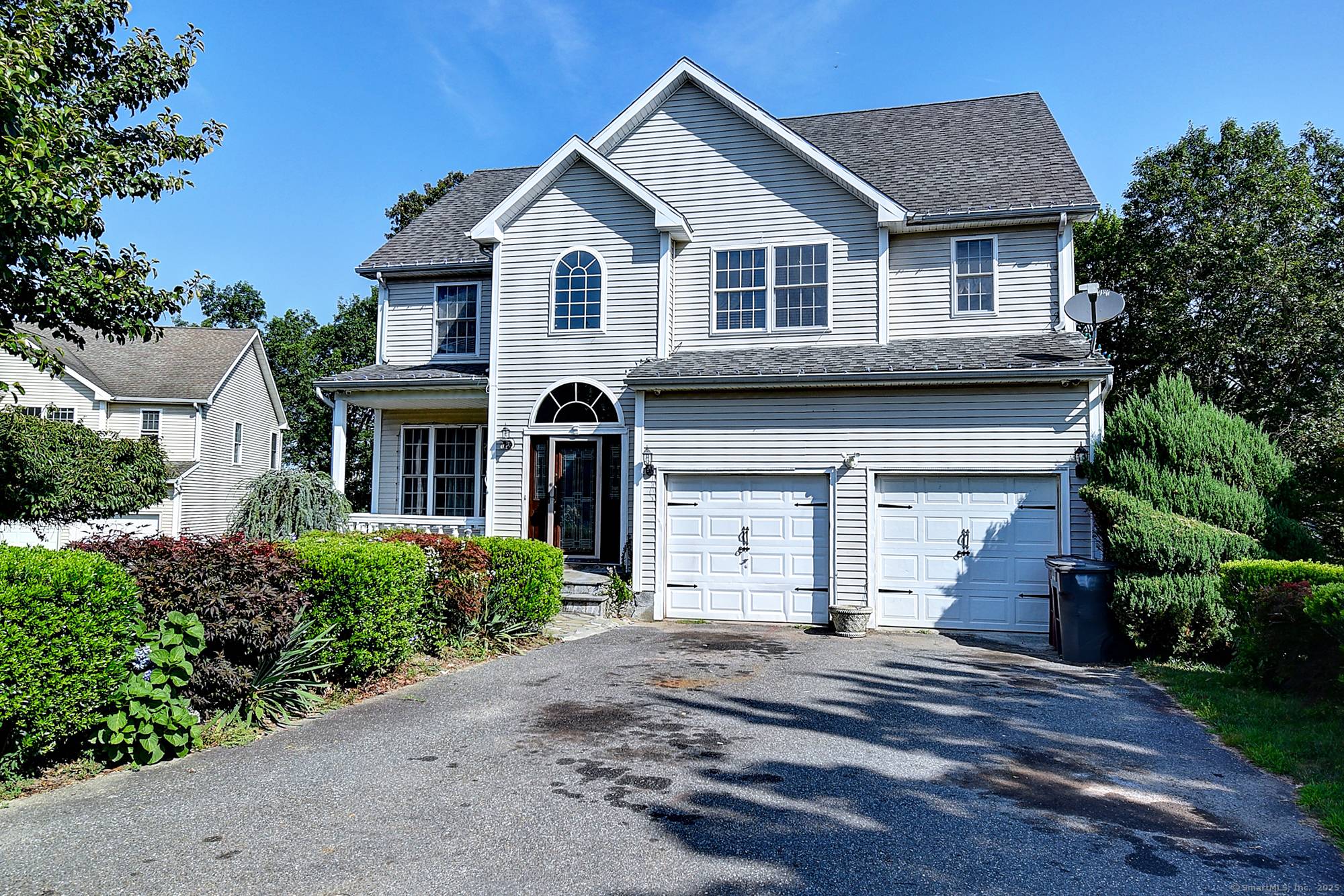 Beautiful Colonial nestled on a cul de sac !