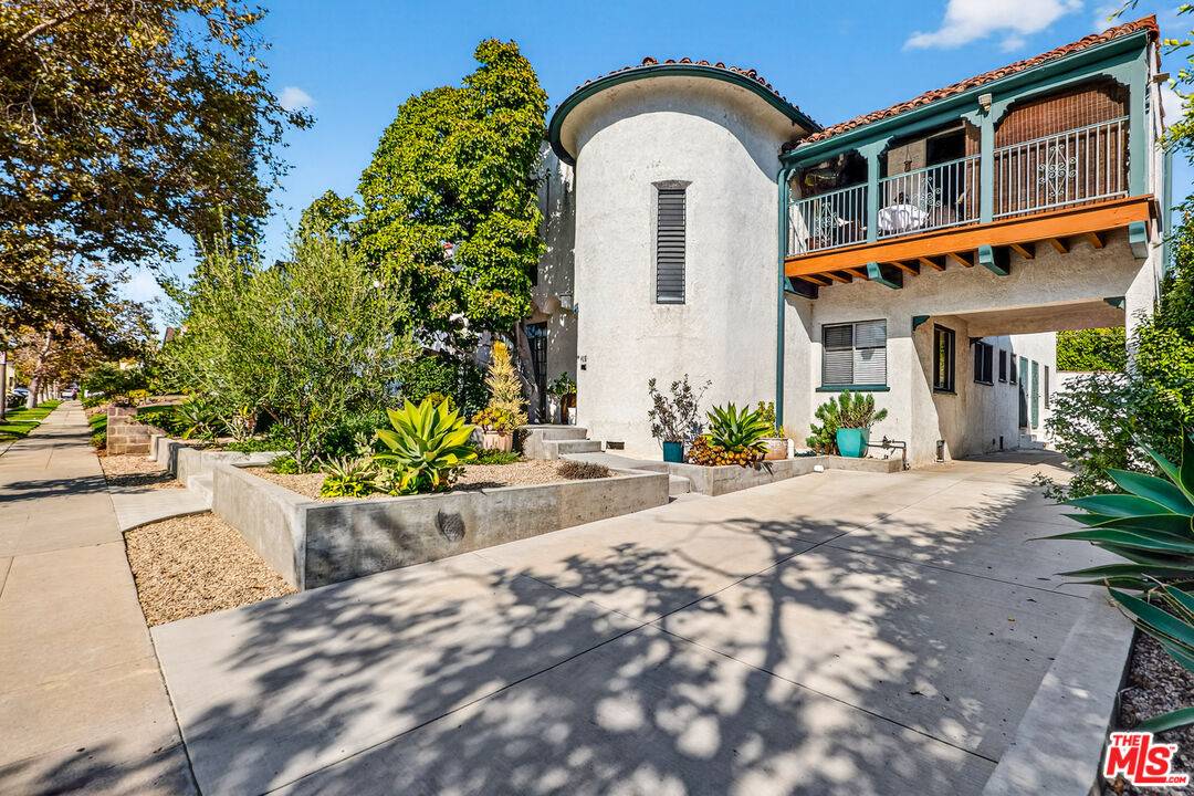 420  N Orange Dr 6BR Hancock Park La