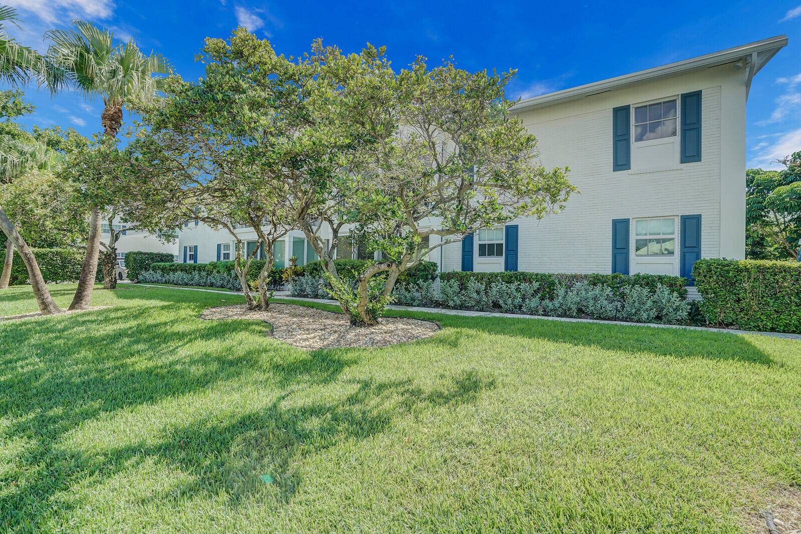 Looking for the ultimate downtown Delray Beach lifestyle ?