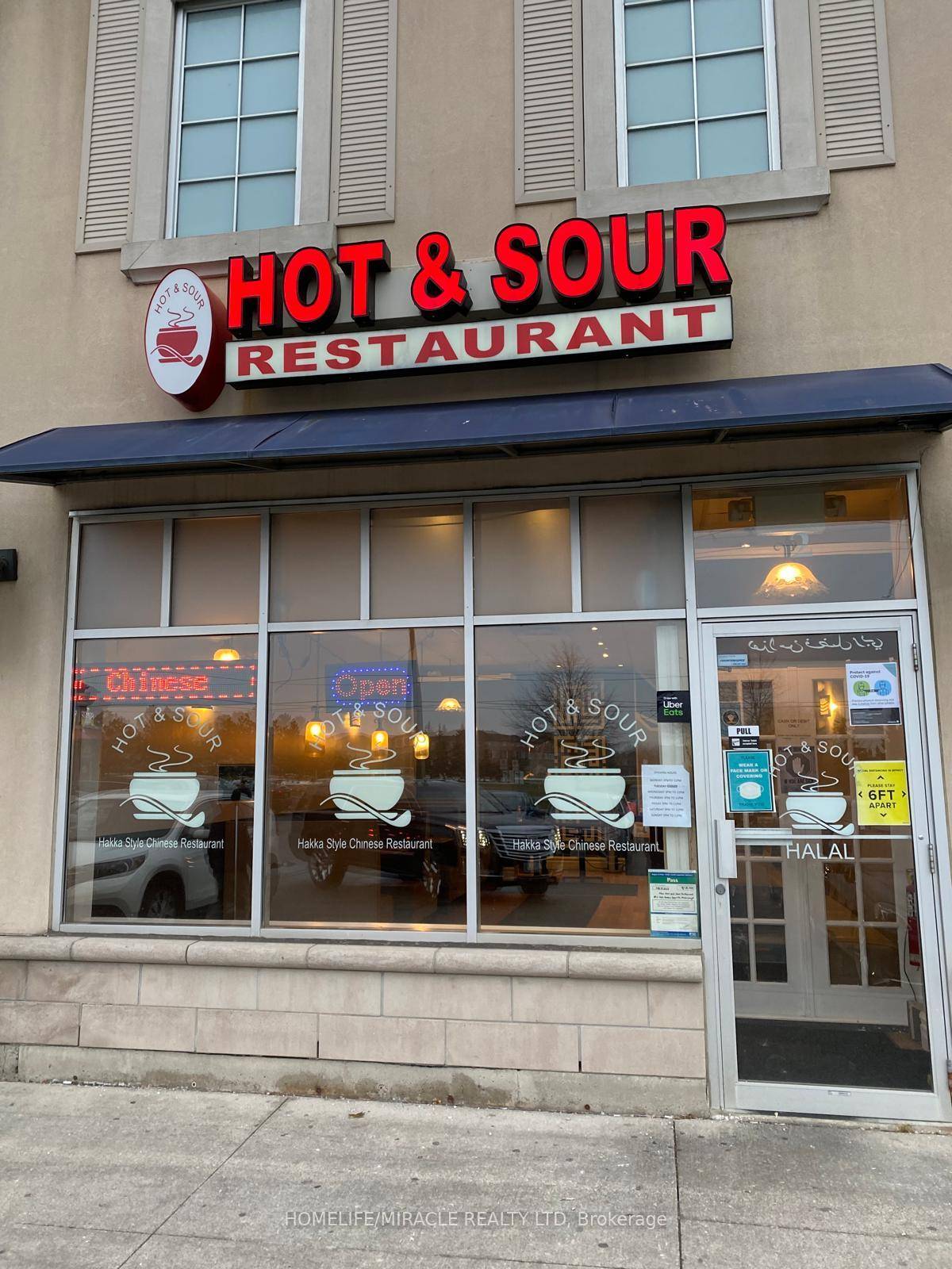 LOCATION ! LOCATION ! Single owner for 20 years.