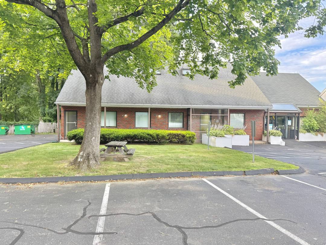 Seize this rare opportunity to lease 5260 sq ft office building.