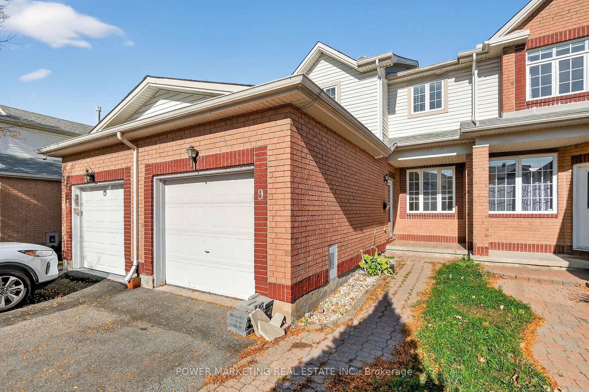 Welcome to the popular Sandpiper model, 3 bedrm, 3 bathrm, located in one of the most sought after neighborhoods, Rockcliffe Mews !