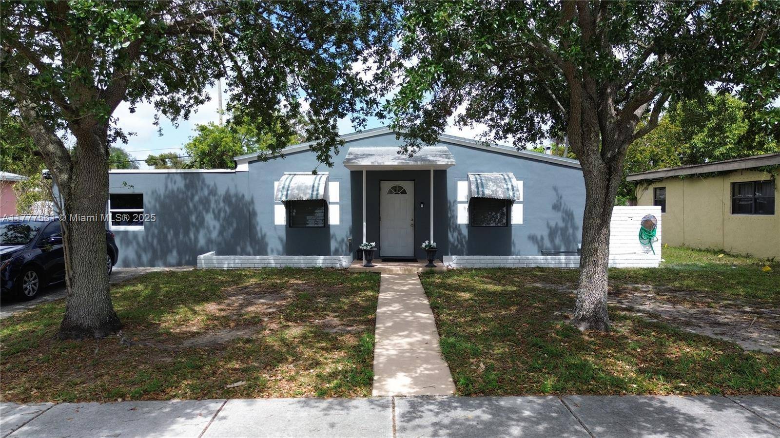 Charming 3 bedroom, 2 bathroom home located in the desirable West Park neighborhood.