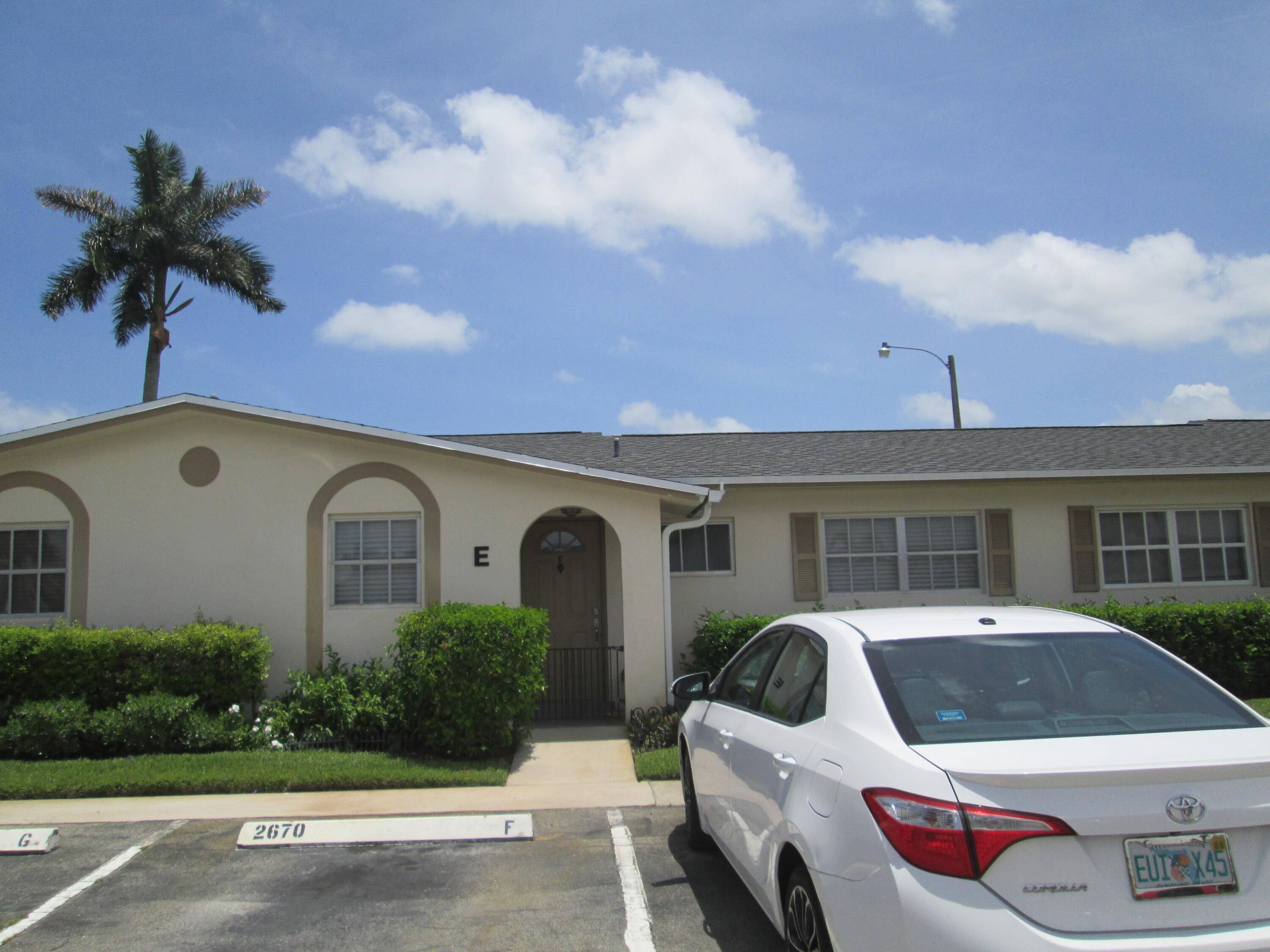 WELCOME TO THIS BEAUTIFUL 2 BEDROOM 1 BATHROOM VILLA, FULLY FURNISHED THIS IS TURNKEY.