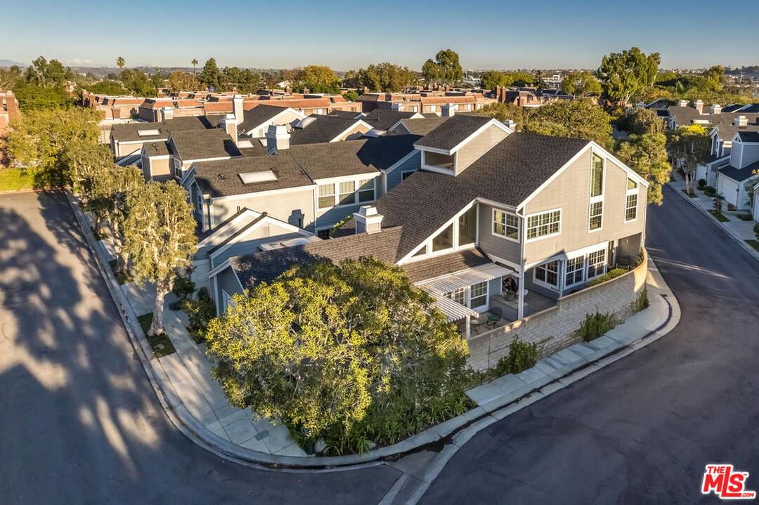 13080   Mindanao Way 2BR Marina Del Rey La