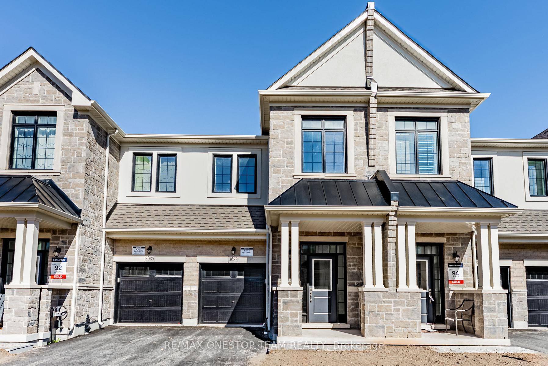 Welcome to this move in ready, brand new, never lived in executive townhome located in prestigious Joshua Creek Montage.
