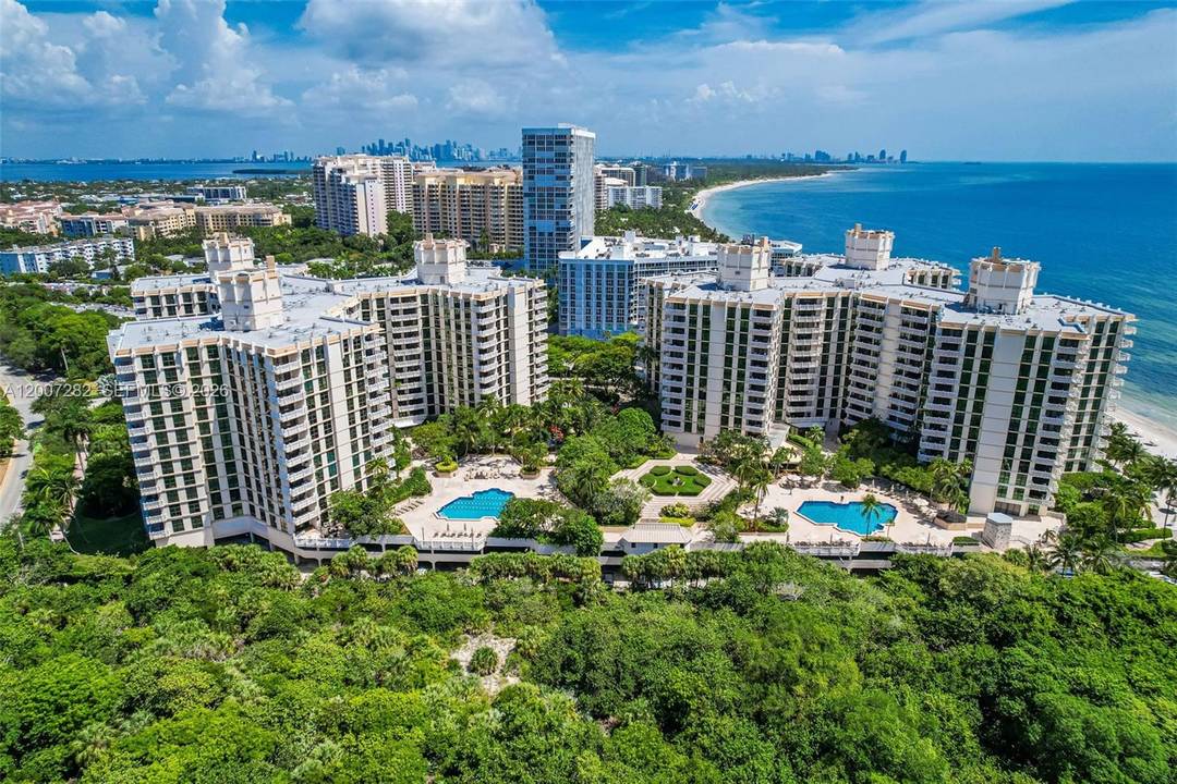 Views, views, views. Spacious corner 2 bedroom, 2 bath residence with 1, 782 sq.