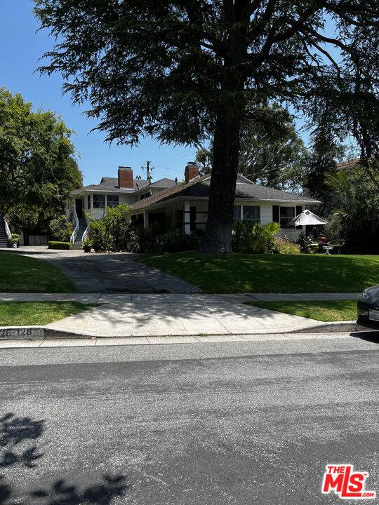 130  S Bowling Green Way 1BR Brentwood La